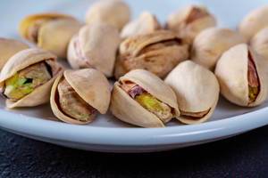 Salt pistachio nuts
