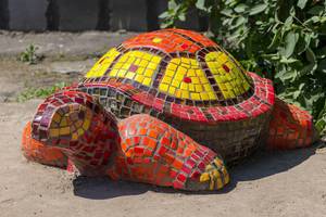 Schildkröte aus bunten Kacheln