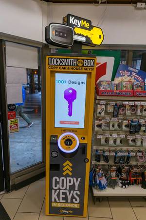 Schlüsseldienstautomat für Auto- und Wohnungsschlüssel in einem Laden in Downtown Chicago