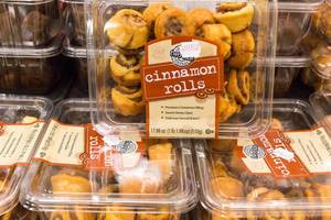 Schnecken (Cinnamon Rolls) im Supermarkt