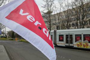 Services union ver.di strikes result in public transportation chaos of cologne