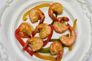 Shrimp with colorful peppers
