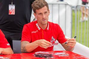 Simon Zoller during autograph session
