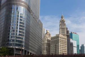 Skyscrapers in downtown Chicago: the Trump Tower and the Wrigley Building