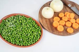 Sliced Carrot with Onion and Green Peas (Flip 2019)