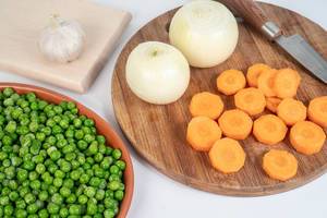 Sliced Carrot with Onion Garlic and Green Peas (Flip 2019)