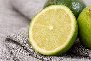 Sliced-Fresh-Green-Limes-closeup-image.jpg