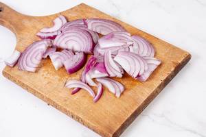 Sliced Red Onions on the wooden board (Flip 2019)