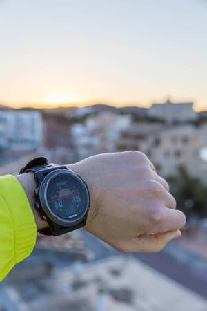Smartwatch zeigt Sonnenaufgang an