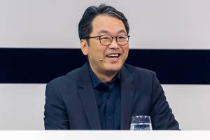 Smiling portrait of Dr. Alex Jinsung Choi, Senior Vice President of Strategy and Technology Innovation at Deutsche Telekom AG