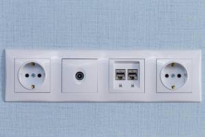 Sockets with antenna cable and internet (Flip 2019)