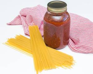 Spaghetti Sauce in a Jar with Dry Pasta   Flip 2019