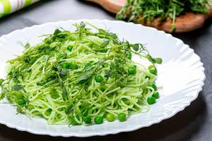 Spaghetti with fresh micro-green peas and young peas (Flip 2019)