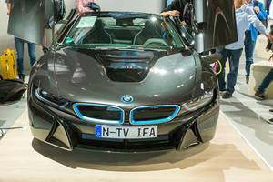 Sporty electro car: plug-in hybrid sports car i8 by BMW Project i