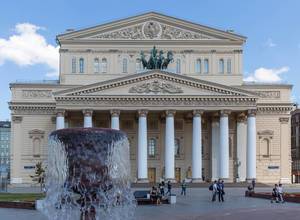Square with fountain and the Bolshoi Theatre in the background