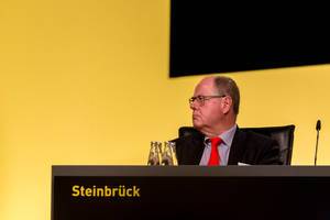 Stellvertretender Bundesvorsitzender Peer Steinbrück auf der Borussia Dortmund Mitgliederversammlung