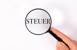 Steuer under magnifying glass