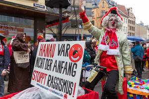 Stop Racism: start of shrove monday procession in Cologne with carnival association Pappnasen Rot-Schwarz