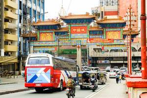 Street cars entering the Manila chinatown