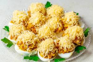 Stuffed eggs with cheese