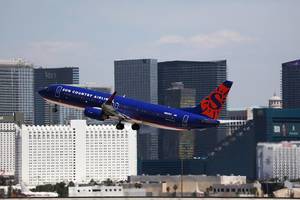 Sun Country Airlines N825SY taking off from Las Vegas airport LAS