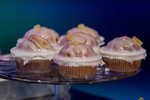 Süße Muffins mit Glasur als Snack für Zwischendurch auf der Digital X