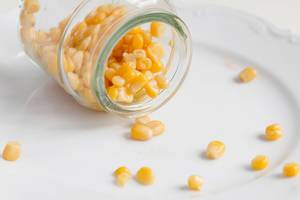 Sweet corn in glass jar / Mais