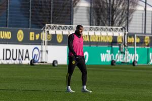 Swiss defender Manuel Akanji on the pitch during the training with Borussia Dortmund