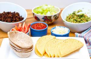 Tacos und diverse Zutaten