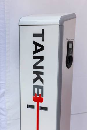 TankE elektrische Ladestation von Rheinenergie auf der E-Cologne Outdoormesse für nachhaltige Mobilität