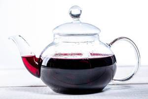 Teapot with hibiscus tea