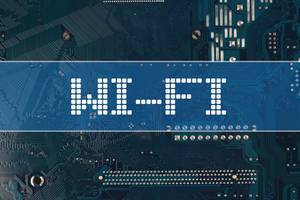 Text Wi-Fi vor einer elektronischen Leiterplatte als Hintergrund
