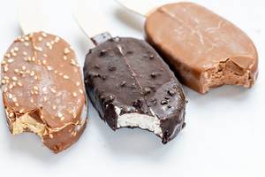 Three chocolate ice creams on white background (Flip 2019)