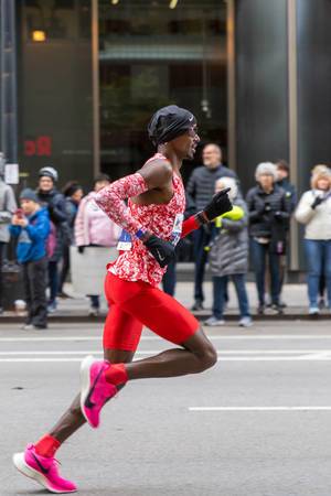 Tiefe Enttäuschung beim Chicago Marathon 2019 für Mo Farah, den Sieger vom letzten Jahr: er wird Achter