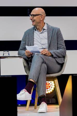 Tim Höttges auf der Bühne der Digital X in Köln