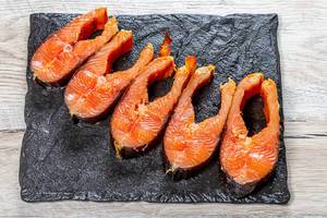 Top view of steak of smoked salmon (Flip 2019)