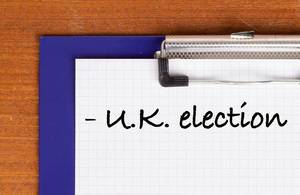 U.K. election als Text auf einem Klemmbrett geschrieben