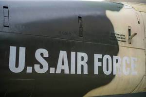 U.S. AIR FORCE - Kampfflugzeug vor dem Kriegsüberreste Museum in Vietnam