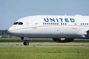 United Airlines Dreamliner 10, close-up view at Amsterdam Airport