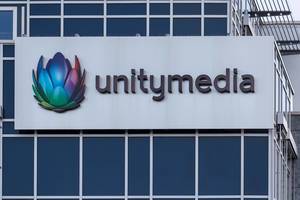 Unitymedia Schild mit Logo und Schriftzug