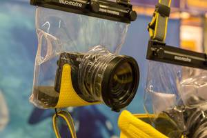 Unterwassergehäuse von Ewa Marine mit Nikon Kamera drinnen an der Photokina in Köln