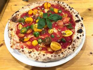 Vegane Pizza Pure Tomato in Pizzeria 485 Grad in der Kölner Südstadt