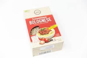 Vegane Spaghetti Bolognese aus Sonnenblumen und Tomaten als fertige Soße in Kartonpackung
