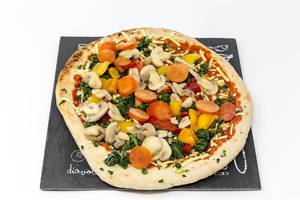 Veganz Pizza Verdura - Tiefkühlpizza mit Pilzen, Spinat, Paprika und Tomaten