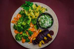 Vegetable Plate With Curd And Beet