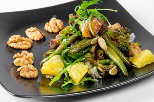 Vegetarian salad with asparagus, broccoli, lettuce, arugula, orange and walnuts (Flip 2019)