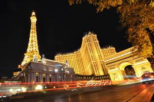 Verkehr vor dem Chateau Nightclub in Las Vegas - Langzeitbelichtung