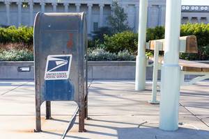 Verrosteter Briefkasten der United States Postal Services