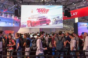Viele Besucher warten nur darauf Need For Speed Payback anzuzocken - Gamescom 2017, Köln