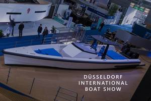 Visitors at a water sports fair, next to picture title "Düsseldorf International Boat Show"